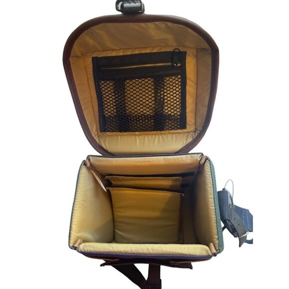 United Colors of Bennetton bag structured  quilted canvas  long adjustable strap - Picture 3 of 8